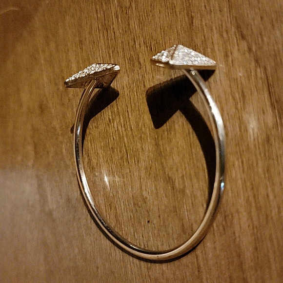 Nwot gold bangle - Picture 2 of 8